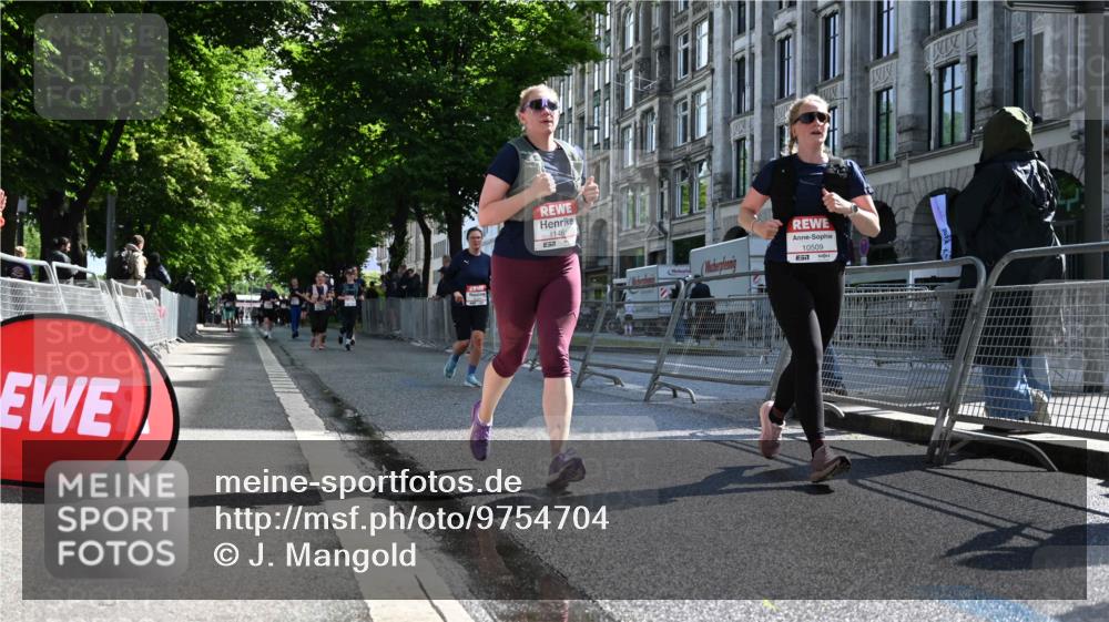 14.06.2026 - REWE Women's Run J. Mangold http://msf.ph/oto/9754704 14.06.2026 10:14:27 Ziel 10064, 10509, 11359, 11461 meine-sportfotos.de