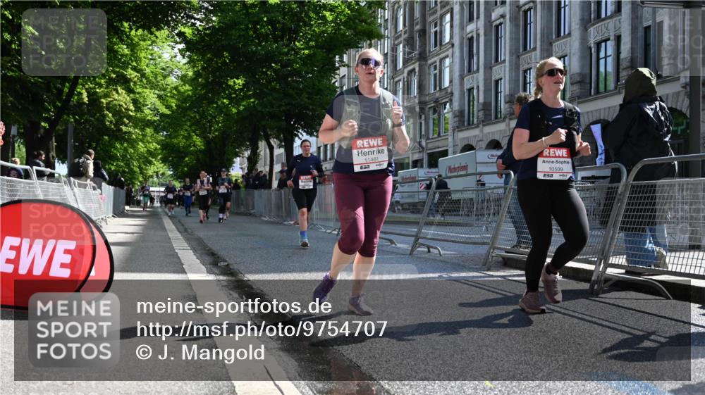 14.06.2026 - REWE Women's Run J. Mangold http://msf.ph/oto/9754707 14.06.2026 10:14:28 Ziel 10064, 10509, 11359, 11461 meine-sportfotos.de