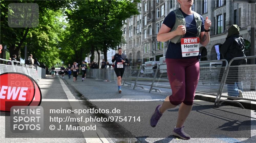 14.06.2026 - REWE Women's Run J. Mangold http://msf.ph/oto/9754714 14.06.2026 10:14:28 Ziel 10064, 10509, 11359, 11461 meine-sportfotos.de