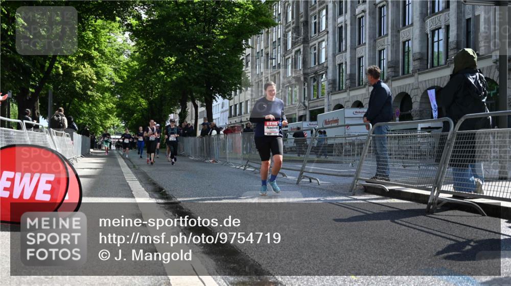 14.06.2026 - REWE Women's Run J. Mangold http://msf.ph/oto/9754719 14.06.2026 10:14:29 Ziel 10064, 10509, 11359, 11461 meine-sportfotos.de