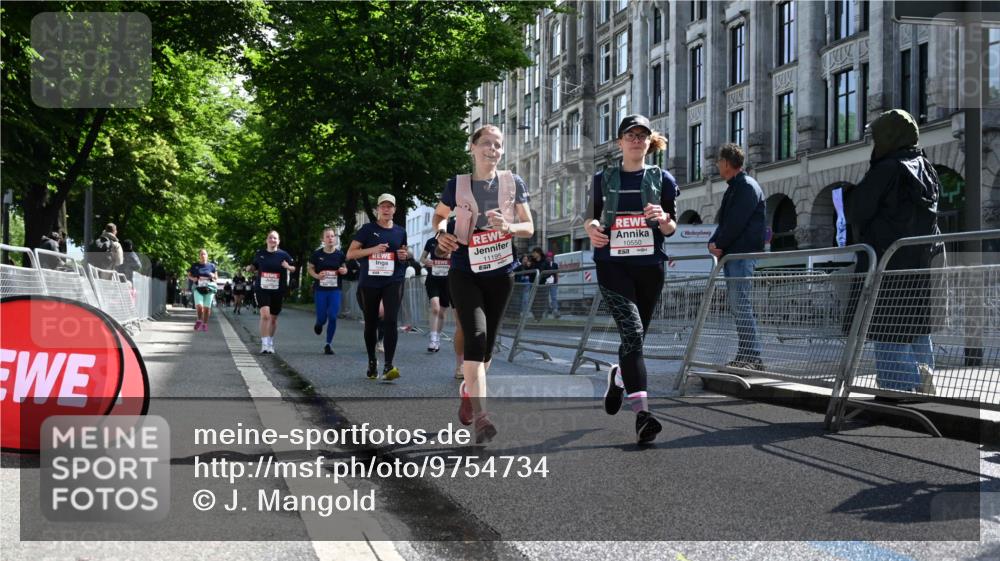 14.06.2026 - REWE Women's Run J. Mangold http://msf.ph/oto/9754734 14.06.2026 10:14:35 Ziel 10064, 10394, 10550, 10569, 10872, 10961, 10962, 11195, 11286 meine-sportfotos.de