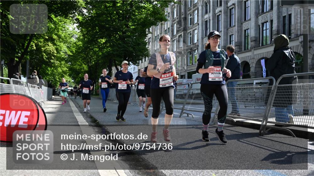 14.06.2026 - REWE Women's Run J. Mangold http://msf.ph/oto/9754736 14.06.2026 10:14:36 Ziel 10064, 10394, 10550, 10569, 10872, 10883, 10961, 10962, 11195, 11286 meine-sportfotos.de