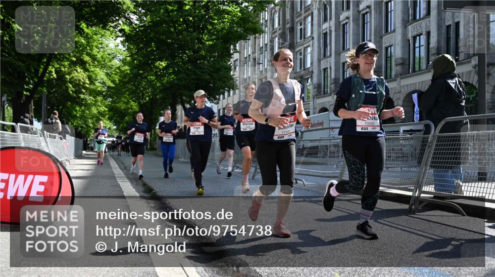 14.06.2026 - REWE Women's Run J. Mangold http://msf.ph/oto/9754738 14.06.2026 10:14:36 Ziel 10064, 10394, 10550, 10569, 10872, 10883, 10961, 10962, 11195, 11286 meine-sportfotos.de