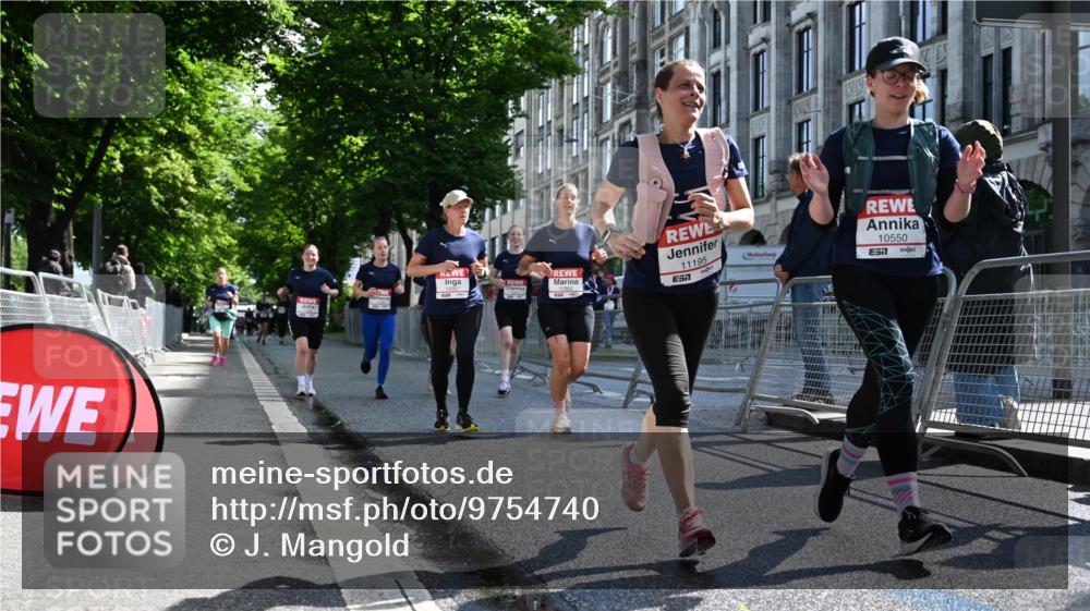 14.06.2026 - REWE Women's Run J. Mangold http://msf.ph/oto/9754740 14.06.2026 10:14:36 Ziel 10064, 10394, 10550, 10569, 10872, 10883, 10961, 10962, 11195, 11286 meine-sportfotos.de