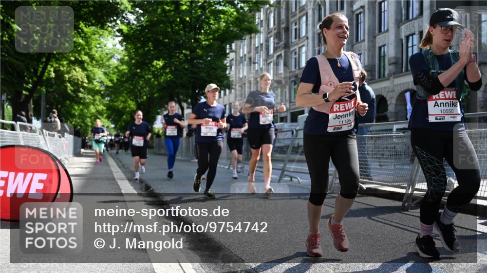 14.06.2026 - REWE Women's Run J. Mangold http://msf.ph/oto/9754742 14.06.2026 10:14:36 Ziel 10064, 10394, 10550, 10569, 10872, 10883, 10961, 10962, 11195, 11286 meine-sportfotos.de