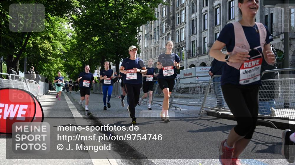 14.06.2026 - REWE Women's Run J. Mangold http://msf.ph/oto/9754746 14.06.2026 10:14:37 Ziel 10394, 10550, 10569, 10872, 10883, 10961, 10962, 11195, 11286 meine-sportfotos.de