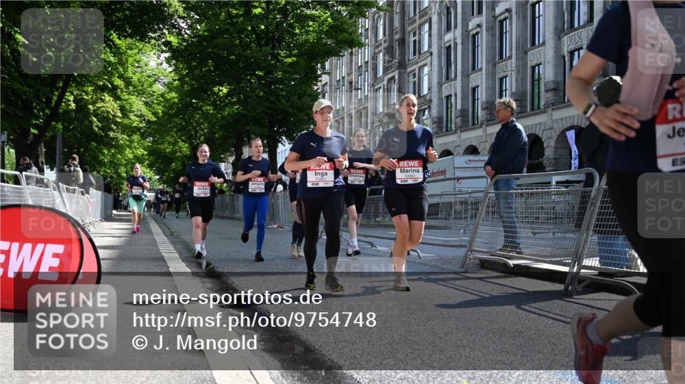 14.06.2026 - REWE Women's Run J. Mangold http://msf.ph/oto/9754748 14.06.2026 10:14:37 Ziel 10394, 10550, 10569, 10872, 10883, 10961, 10962, 11195, 11286 meine-sportfotos.de
