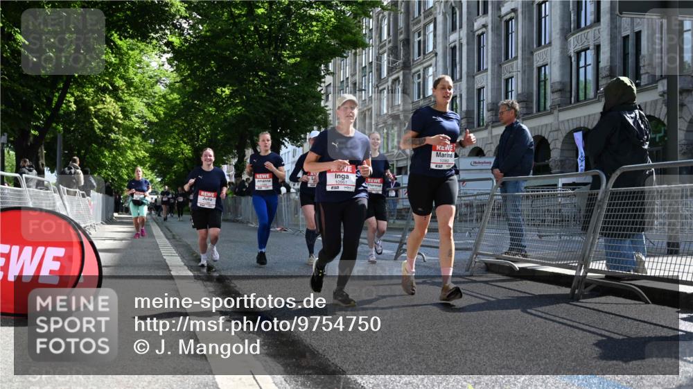 14.06.2026 - REWE Women's Run J. Mangold http://msf.ph/oto/9754750 14.06.2026 10:14:37 Ziel 10394, 10550, 10569, 10872, 10883, 10961, 10962, 11195, 11286 meine-sportfotos.de