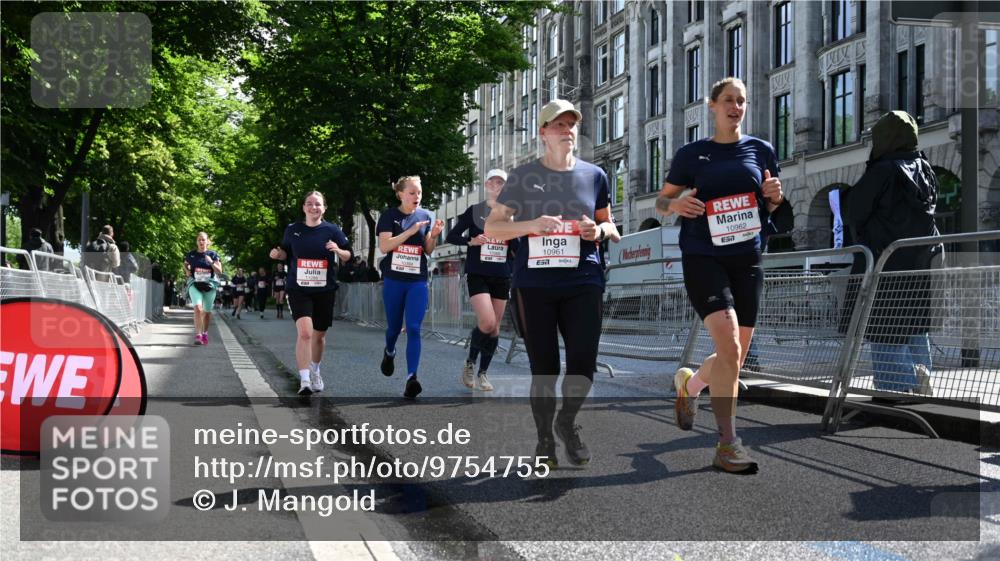 14.06.2026 - REWE Women's Run J. Mangold http://msf.ph/oto/9754755 14.06.2026 10:14:38 Ziel 10394, 10550, 10569, 10872, 10883, 10961, 10962, 11195, 11286 meine-sportfotos.de