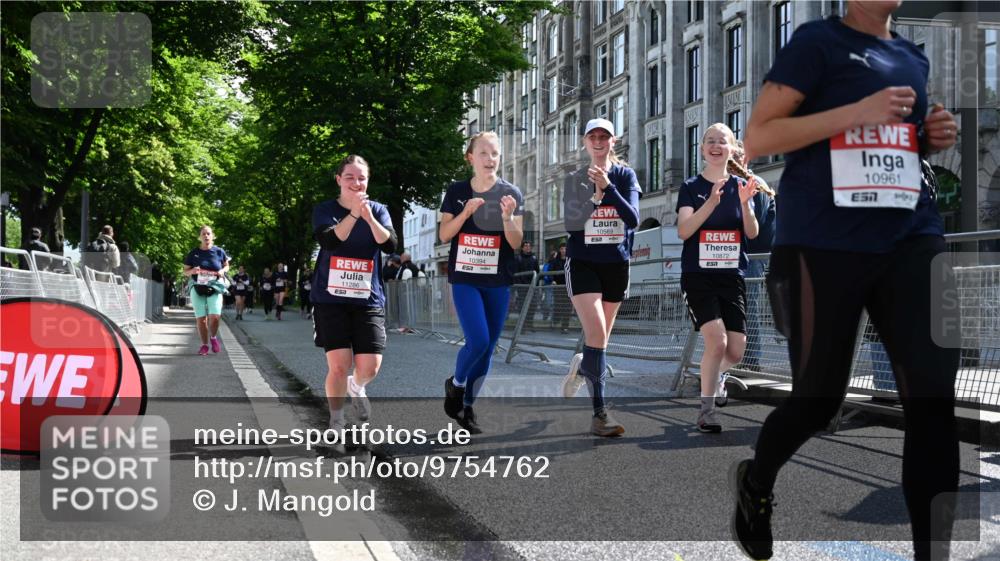 14.06.2026 - REWE Women's Run J. Mangold http://msf.ph/oto/9754762 14.06.2026 10:14:38 Ziel 10394, 10550, 10569, 10872, 10883, 10961, 10962, 11195, 11286 meine-sportfotos.de