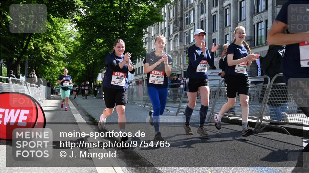 14.06.2026 - REWE Women's Run J. Mangold http://msf.ph/oto/9754765 14.06.2026 10:14:39 Ziel 10394, 10550, 10569, 10872, 10883, 10961, 10962, 11195, 11286 meine-sportfotos.de