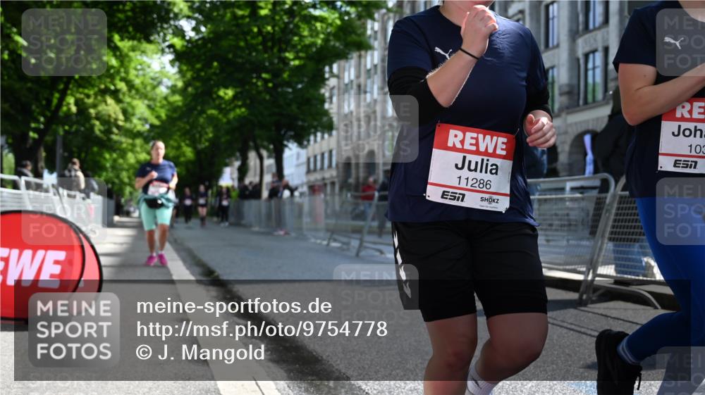 14.06.2026 - REWE Women's Run J. Mangold http://msf.ph/oto/9754778 14.06.2026 10:14:40 Ziel 10394, 10550, 10569, 10872, 10883, 10961, 10962, 11195, 11286 meine-sportfotos.de