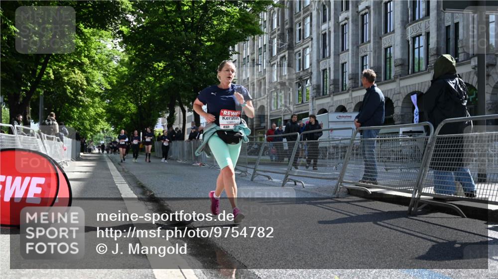 14.06.2026 - REWE Women's Run J. Mangold http://msf.ph/oto/9754782 14.06.2026 10:14:42 Ziel 10394, 10569, 10872, 10883, 10961, 10962, 11286 meine-sportfotos.de