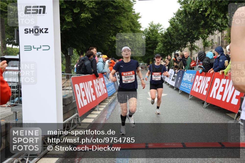 14.06.2026 - REWE Women's Run Strokosch-Dieckow http://msf.ph/oto/9754785 14.06.2026 09:47:42 Ziel 10081, 10120, 10206, 10790, 10808 meine-sportfotos.de