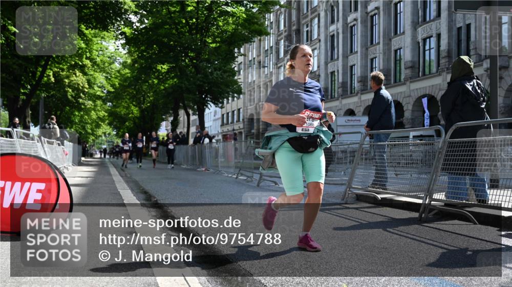 14.06.2026 - REWE Women's Run J. Mangold http://msf.ph/oto/9754788 14.06.2026 10:14:42 Ziel 10394, 10569, 10872, 10883, 10961, 10962, 11286 meine-sportfotos.de