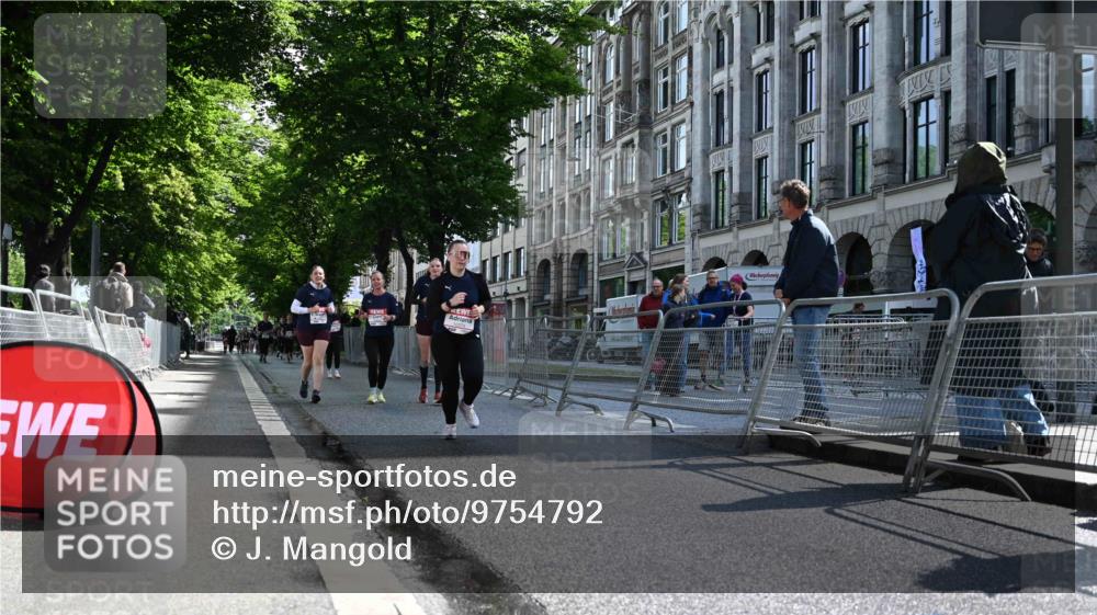 14.06.2026 - REWE Women's Run J. Mangold http://msf.ph/oto/9754792 14.06.2026 10:14:48 Ziel 10374, 10404, 10644, 10689 meine-sportfotos.de