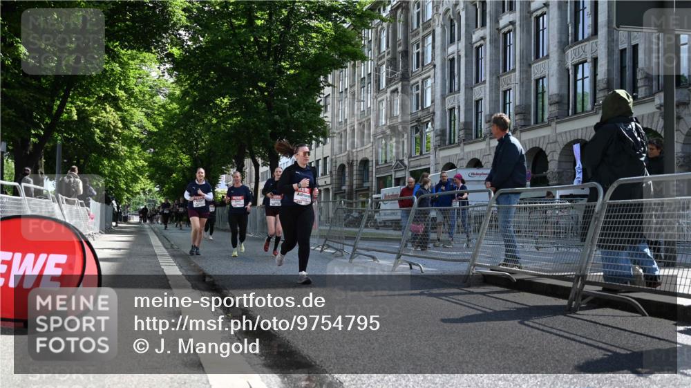 14.06.2026 - REWE Women's Run J. Mangold http://msf.ph/oto/9754795 14.06.2026 10:14:48 Ziel 10374, 10404, 10644, 10689 meine-sportfotos.de