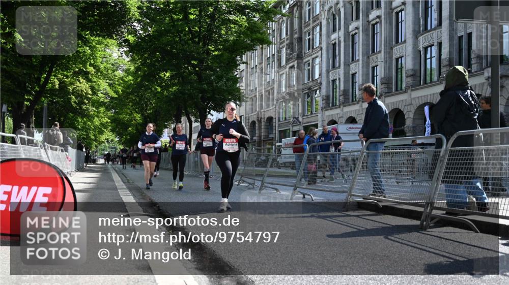 14.06.2026 - REWE Women's Run J. Mangold http://msf.ph/oto/9754797 14.06.2026 10:14:48 Ziel 10374, 10404, 10644, 10689 meine-sportfotos.de