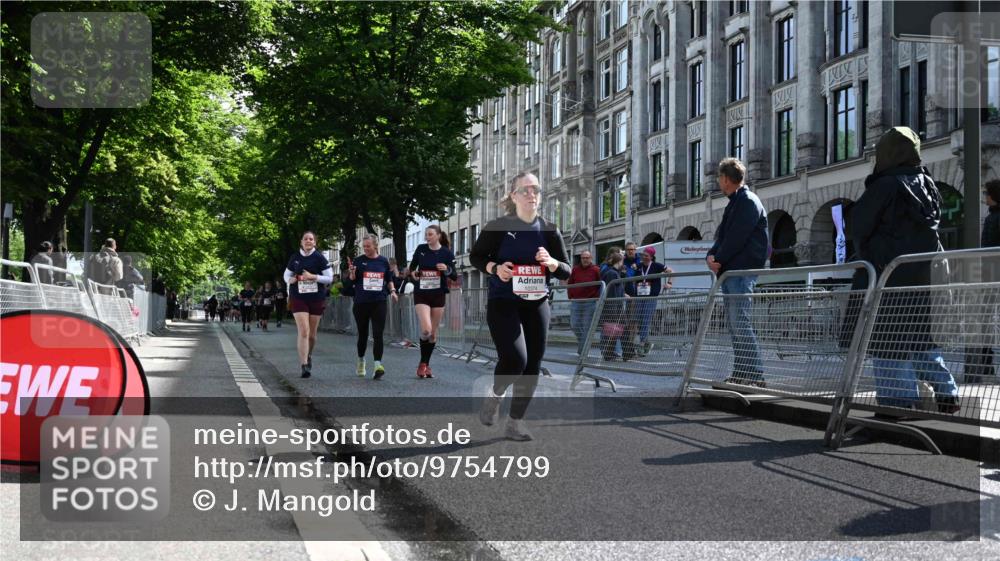 14.06.2026 - REWE Women's Run J. Mangold http://msf.ph/oto/9754799 14.06.2026 10:14:49 Ziel 10374, 10404, 10644, 10689 meine-sportfotos.de