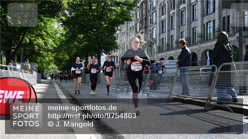 14.06.2026 - REWE Women's Run J. Mangold http://msf.ph/oto/9754803 14.06.2026 10:14:49 Ziel 10374, 10404, 10644, 10689 meine-sportfotos.de