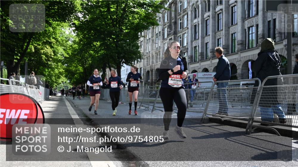14.06.2026 - REWE Women's Run J. Mangold http://msf.ph/oto/9754805 14.06.2026 10:14:49 Ziel 10374, 10404, 10644, 10689 meine-sportfotos.de