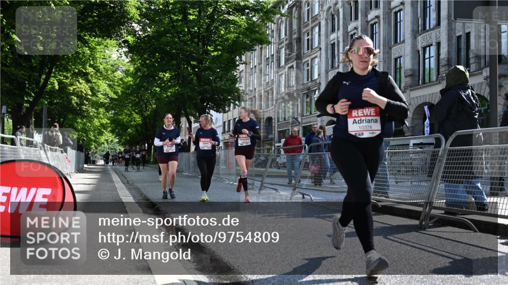 14.06.2026 - REWE Women's Run J. Mangold http://msf.ph/oto/9754809 14.06.2026 10:14:50 Ziel 10374, 10404, 10644, 10689, 11398 meine-sportfotos.de