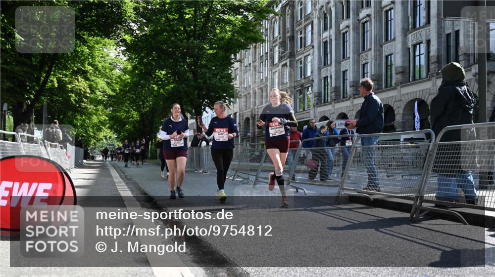 14.06.2026 - REWE Women's Run J. Mangold http://msf.ph/oto/9754812 14.06.2026 10:14:51 Ziel 10374, 10404, 10644, 10689, 11398 meine-sportfotos.de