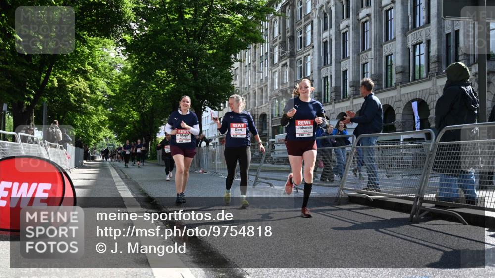 14.06.2026 - REWE Women's Run J. Mangold http://msf.ph/oto/9754818 14.06.2026 10:14:51 Ziel 10374, 10404, 10644, 10689, 11398 meine-sportfotos.de