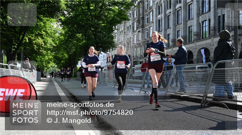 14.06.2026 - REWE Women's Run J. Mangold http://msf.ph/oto/9754820 14.06.2026 10:14:51 Ziel 10374, 10404, 10644, 10689, 11398 meine-sportfotos.de