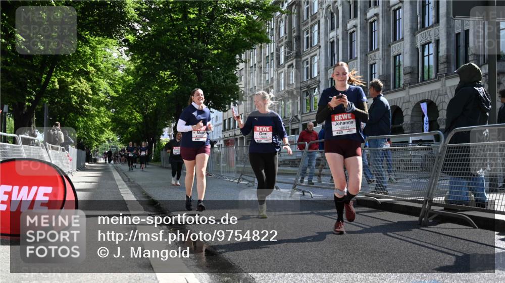 14.06.2026 - REWE Women's Run J. Mangold http://msf.ph/oto/9754822 14.06.2026 10:14:52 Ziel 10374, 10404, 10644, 10689, 11398 meine-sportfotos.de