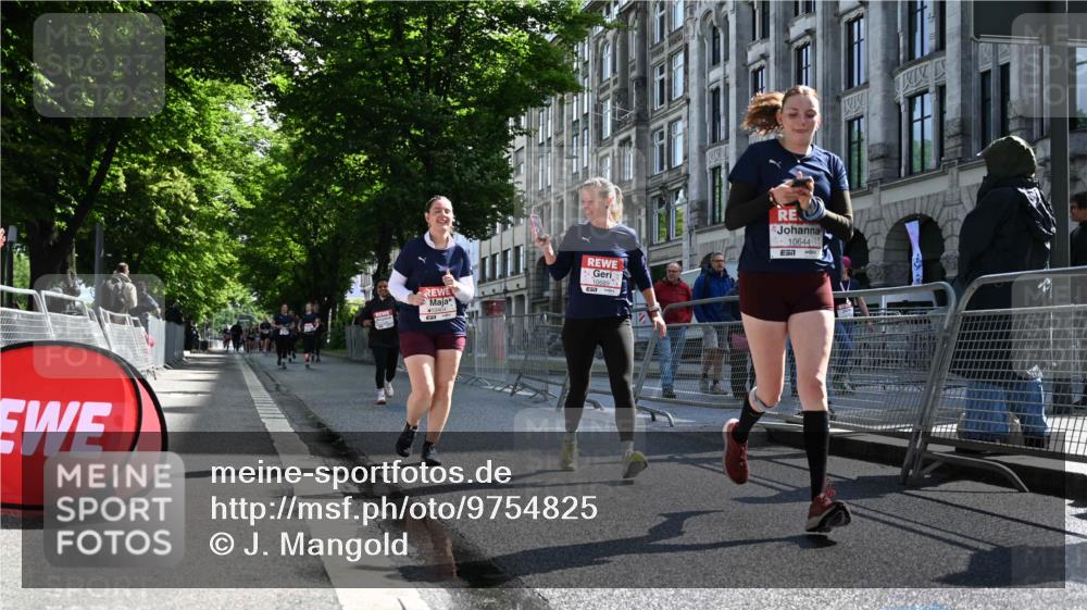 14.06.2026 - REWE Women's Run J. Mangold http://msf.ph/oto/9754825 14.06.2026 10:14:52 Ziel 10374, 10404, 10644, 10689, 11398 meine-sportfotos.de
