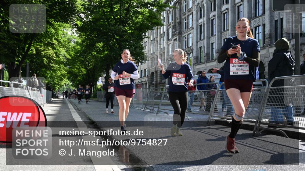 14.06.2026 - REWE Women's Run J. Mangold http://msf.ph/oto/9754827 14.06.2026 10:14:52 Ziel 10374, 10404, 10644, 10689, 11398 meine-sportfotos.de