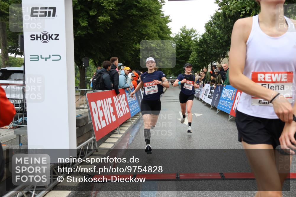 14.06.2026 - REWE Women's Run Strokosch-Dieckow http://msf.ph/oto/9754828 14.06.2026 09:47:42 Ziel 10081, 10120, 10206, 10790, 10808 meine-sportfotos.de