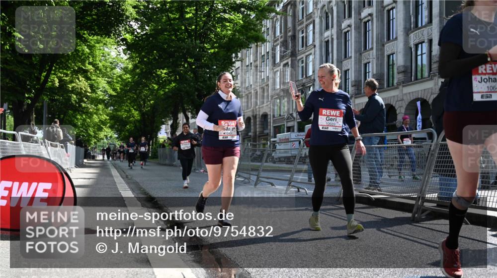 14.06.2026 - REWE Women's Run J. Mangold http://msf.ph/oto/9754832 14.06.2026 10:14:52 Ziel 10374, 10404, 10644, 10689, 11398 meine-sportfotos.de