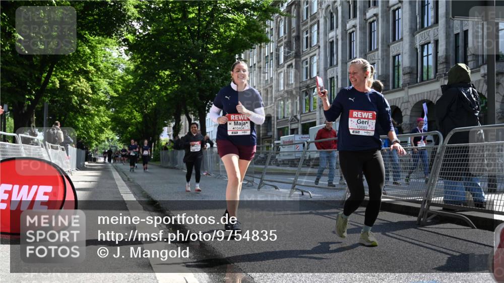 14.06.2026 - REWE Women's Run J. Mangold http://msf.ph/oto/9754835 14.06.2026 10:14:53 Ziel 10374, 10404, 10644, 10689, 11398 meine-sportfotos.de