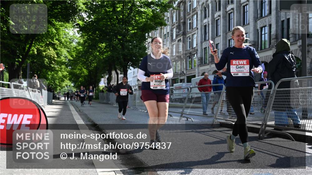 14.06.2026 - REWE Women's Run J. Mangold http://msf.ph/oto/9754837 14.06.2026 10:14:53 Ziel 10374, 10404, 10644, 10689, 11398 meine-sportfotos.de