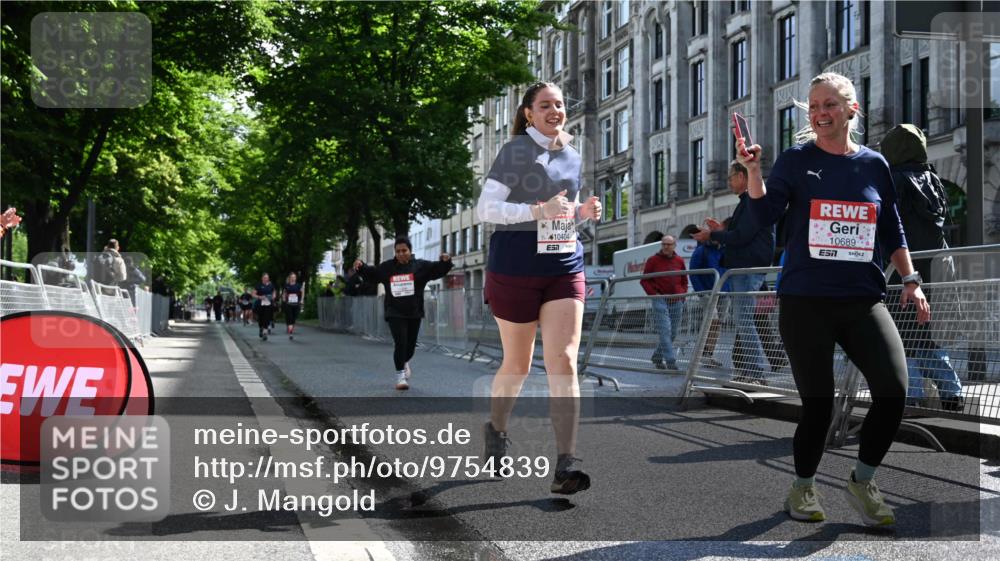 14.06.2026 - REWE Women's Run J. Mangold http://msf.ph/oto/9754839 14.06.2026 10:14:53 Ziel 10374, 10404, 10644, 10689, 11398 meine-sportfotos.de
