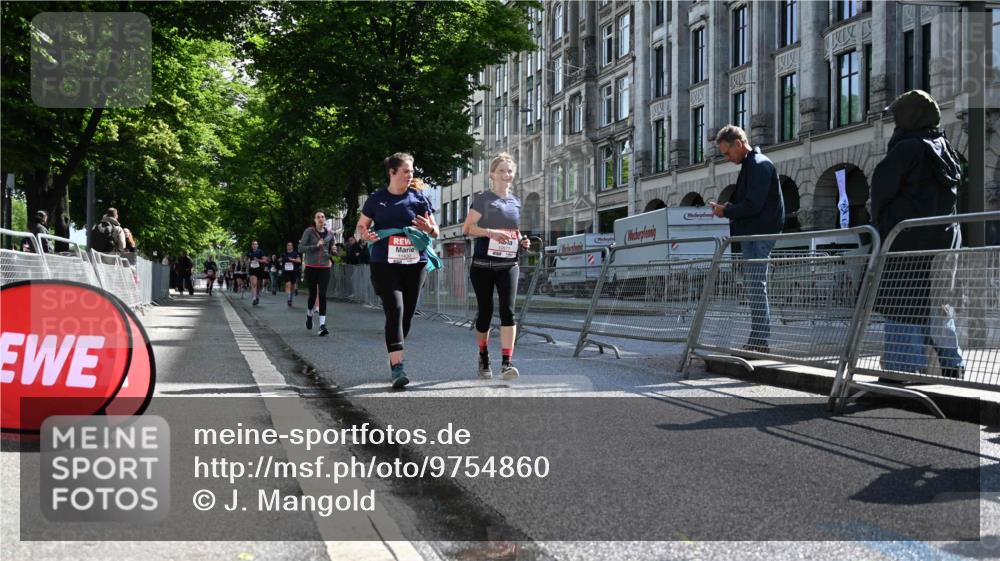 14.06.2026 - REWE Women's Run J. Mangold http://msf.ph/oto/9754860 14.06.2026 10:15:01 Ziel 10523, 10577, 10758, 11120, 11430 meine-sportfotos.de