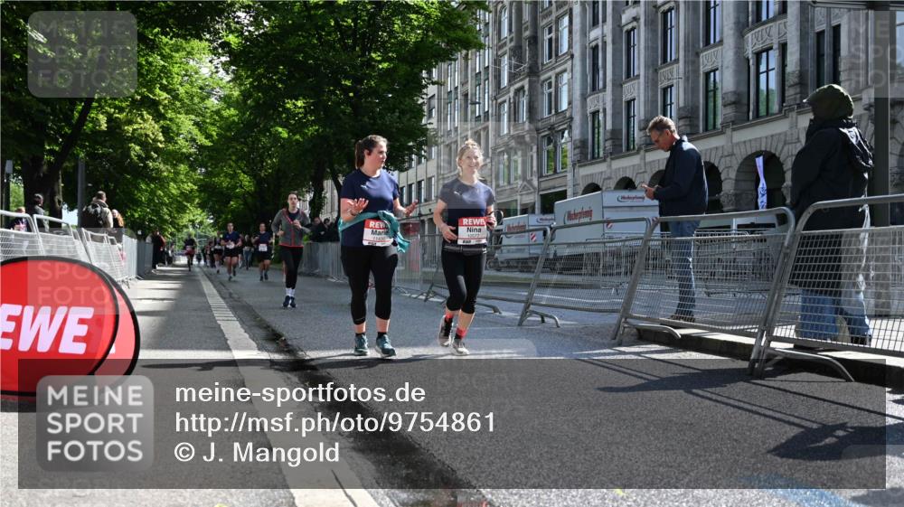 14.06.2026 - REWE Women's Run J. Mangold http://msf.ph/oto/9754861 14.06.2026 10:15:01 Ziel 10523, 10577, 10758, 11120, 11430 meine-sportfotos.de