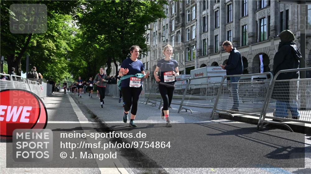 14.06.2026 - REWE Women's Run J. Mangold http://msf.ph/oto/9754864 14.06.2026 10:15:01 Ziel 10523, 10577, 10758, 11120, 11430 meine-sportfotos.de