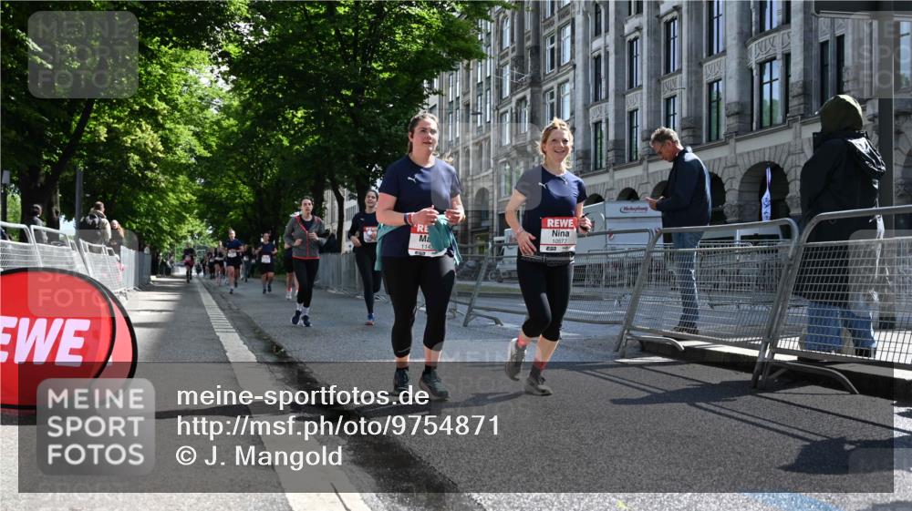 14.06.2026 - REWE Women's Run J. Mangold http://msf.ph/oto/9754871 14.06.2026 10:15:02 Ziel 10523, 10577, 10758, 11120, 11430 meine-sportfotos.de