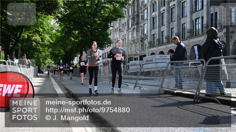 14.06.2026 - REWE Women's Run J. Mangold http://msf.ph/oto/9754880 14.06.2026 10:15:03 Ziel 10523, 10577, 10758, 11120, 11430 meine-sportfotos.de