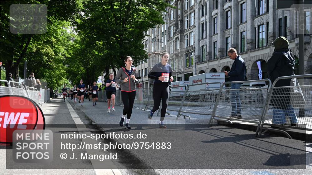 14.06.2026 - REWE Women's Run J. Mangold http://msf.ph/oto/9754883 14.06.2026 10:15:04 Ziel 10523, 10577, 10758, 11120, 11430 meine-sportfotos.de