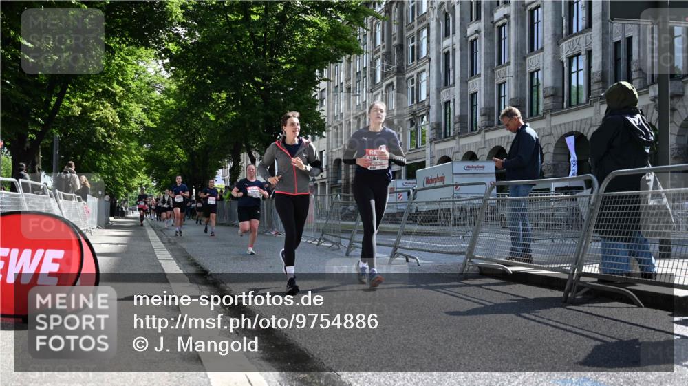 14.06.2026 - REWE Women's Run J. Mangold http://msf.ph/oto/9754886 14.06.2026 10:15:04 Ziel 10523, 10577, 10758, 11120, 11430 meine-sportfotos.de