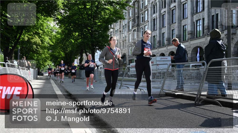 14.06.2026 - REWE Women's Run J. Mangold http://msf.ph/oto/9754891 14.06.2026 10:15:04 Ziel 10523, 10577, 10758, 11120, 11430 meine-sportfotos.de