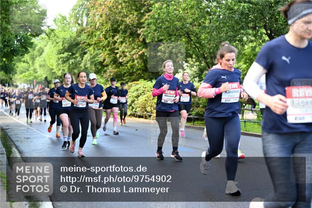 14.06.2026 - REWE Women's Run Dr. Thomas Lammeyer http://msf.ph/oto/9754902 14.06.2026 09:18:14 Laufen 10463, 10777, 11422, 57, 10682 meine-sportfotos.de