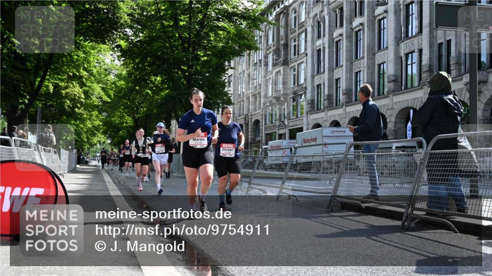 14.06.2026 - REWE Women's Run J. Mangold http://msf.ph/oto/9754911 14.06.2026 10:15:10 Ziel 10202, 10249, 10330, 10523, 10570, 10630, 10746, 11106, 11151 meine-sportfotos.de