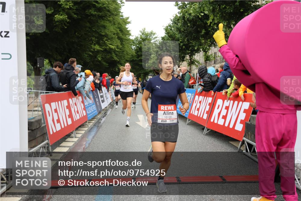 14.06.2026 - REWE Women's Run Strokosch-Dieckow http://msf.ph/oto/9754925 14.06.2026 09:47:39 Ziel 10081, 10118, 10120, 10206, 10790, 10808 meine-sportfotos.de