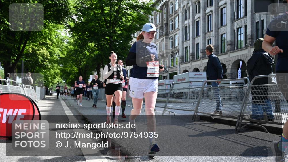 14.06.2026 - REWE Women's Run J. Mangold http://msf.ph/oto/9754935 14.06.2026 10:15:12 Ziel 10202, 10249, 10330, 10570, 10612, 10630, 10746, 11106, 11151 meine-sportfotos.de