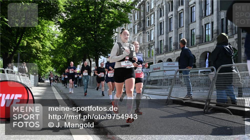 14.06.2026 - REWE Women's Run J. Mangold http://msf.ph/oto/9754943 14.06.2026 10:15:13 Ziel 10202, 10249, 10330, 10570, 10612, 10630, 10746, 11106, 11151 meine-sportfotos.de